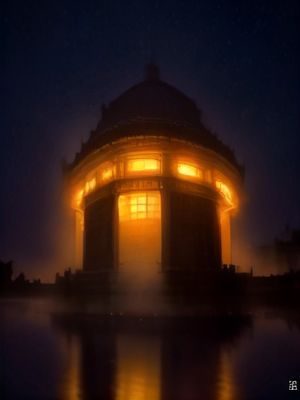 欧美犯罪惊悚片侦探在雨夜城市街头追踪嫌疑人，霓虹灯光反射地面，紧张刺激